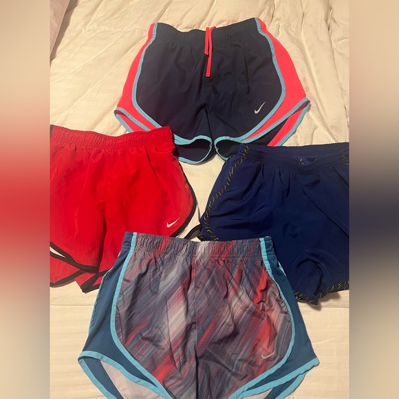 Nike women’s running Tempo shorts Lot of Four Size Small - Picture 2 of 6